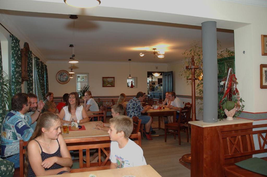 Hotel Zur Schonen Aussicht Feldkirchen-Westerham Kültér fotó